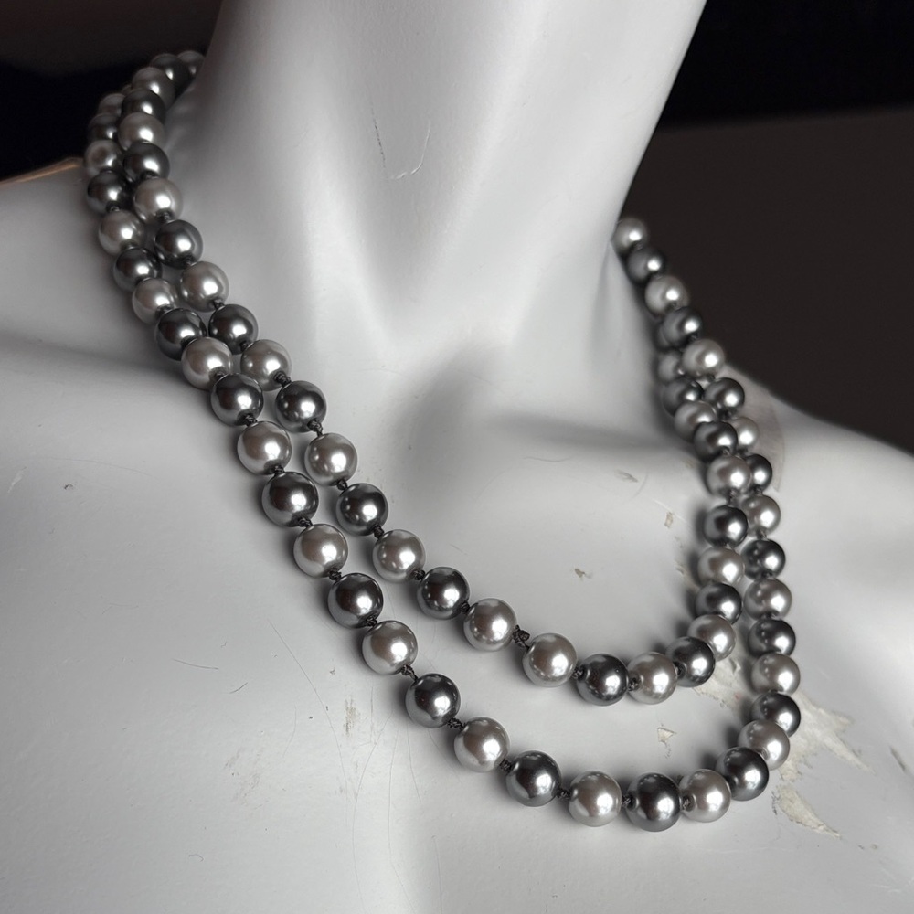 Elegant Silver and Black Pearl Necklace